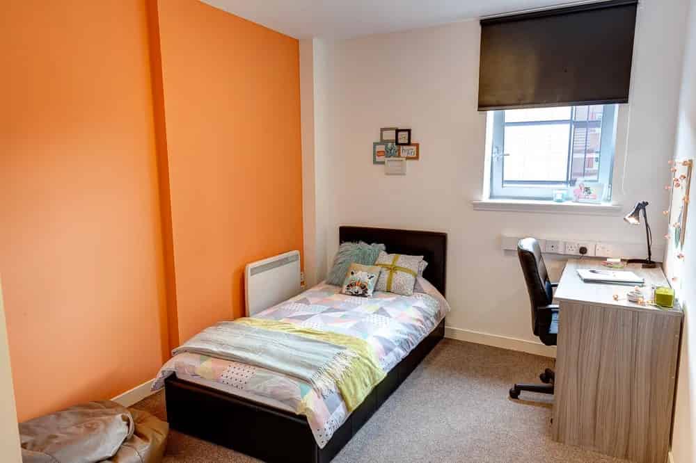 Common Area?w=400&h=260&fit=crop&q=40&auto=format&trim=auto