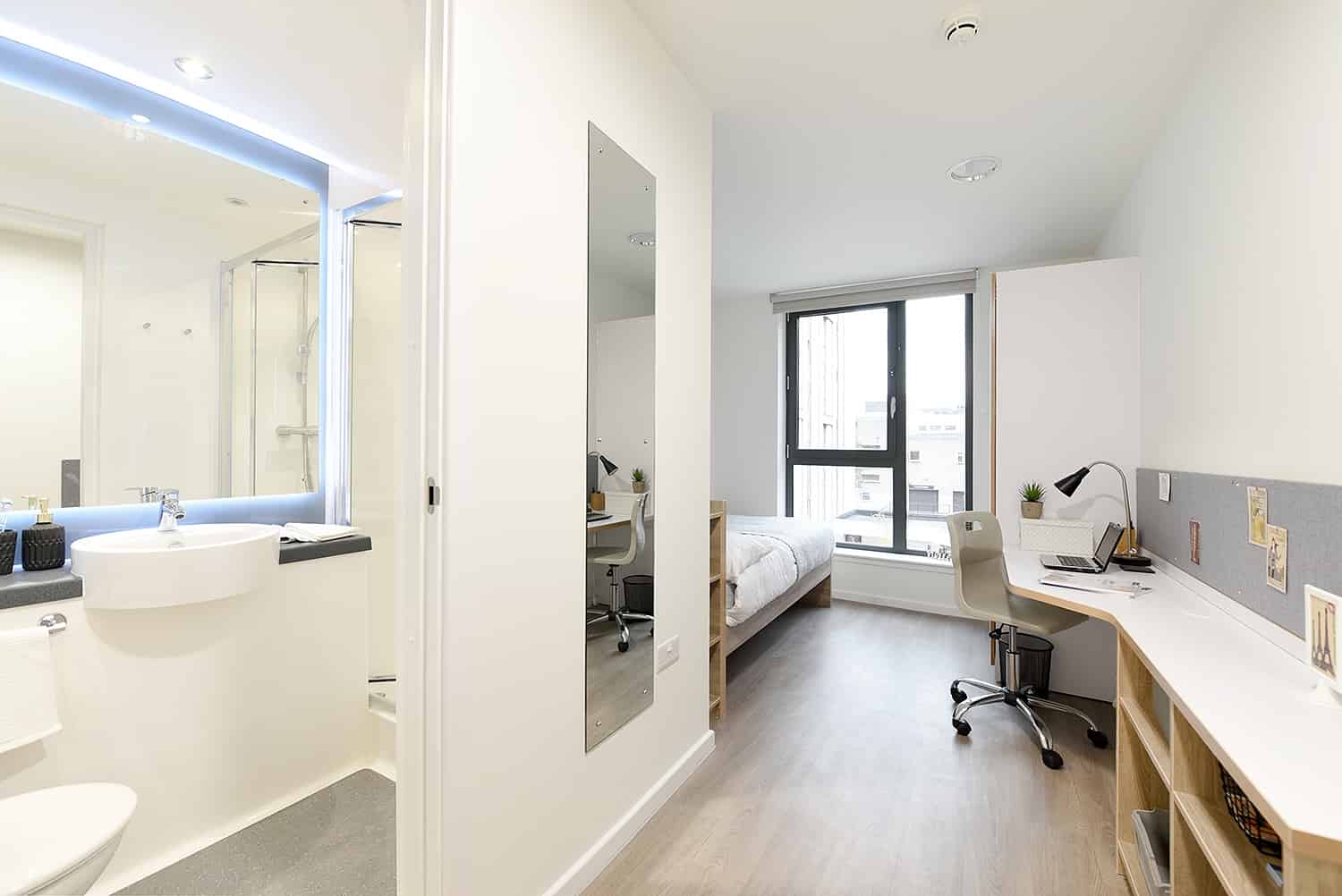 Ensuite Silver - Mid Floor