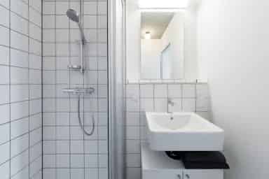 Amenities?w=400&h=260&fit=crop&q=40&auto=format&trim=auto