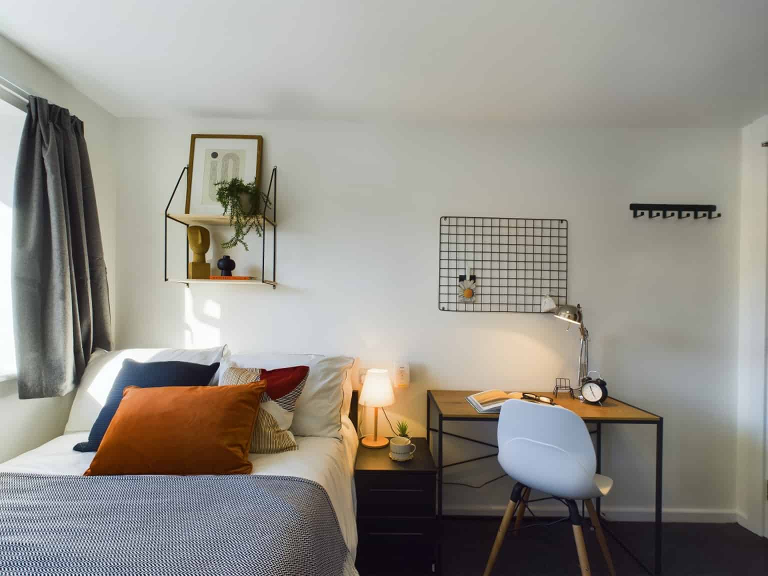 Common Area?w=400&h=260&fit=crop&q=40&auto=format&trim=auto