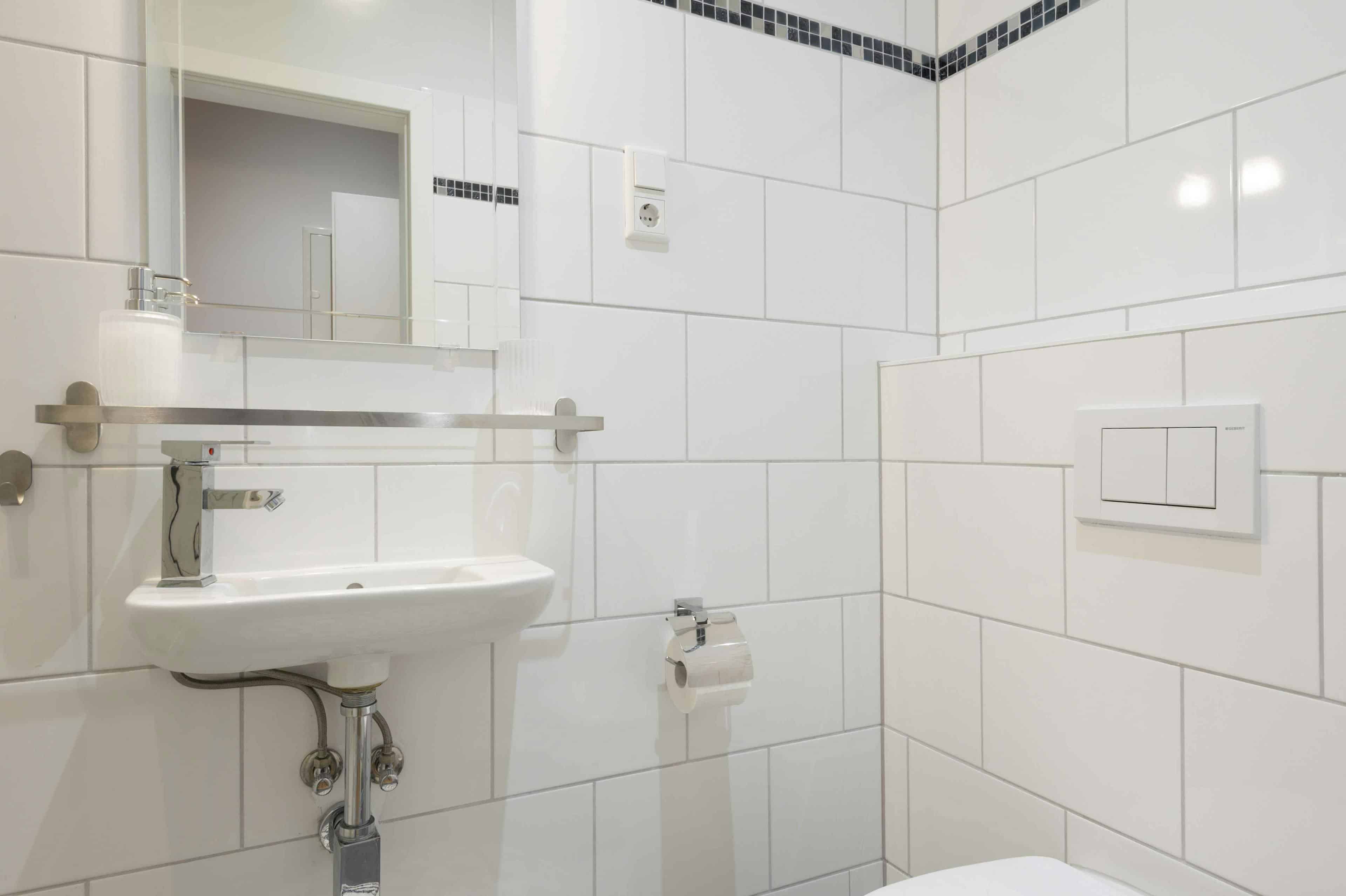 Common Area?w=400&h=260&fit=crop&q=40&auto=format&trim=auto