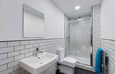 Bedroom 2 - Kitchen?w=400&h=260&fit=crop&q=40&auto=format&trim=auto