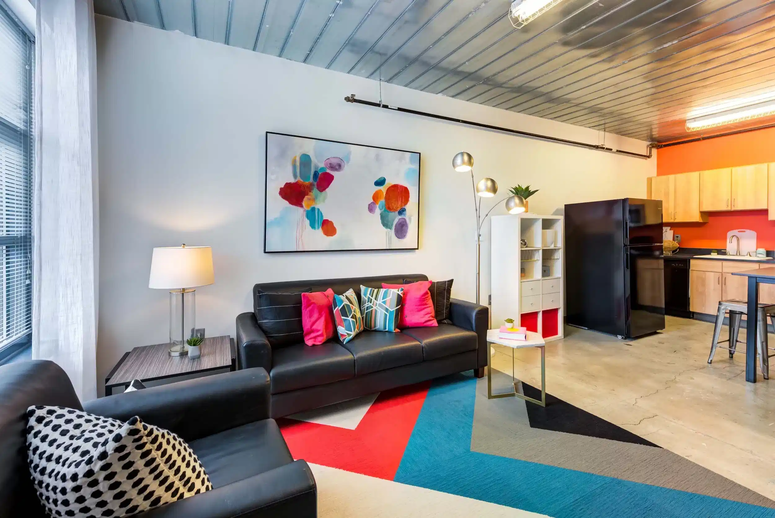 Exterior?w=400&h=260&fit=crop&q=40&auto=format&trim=auto