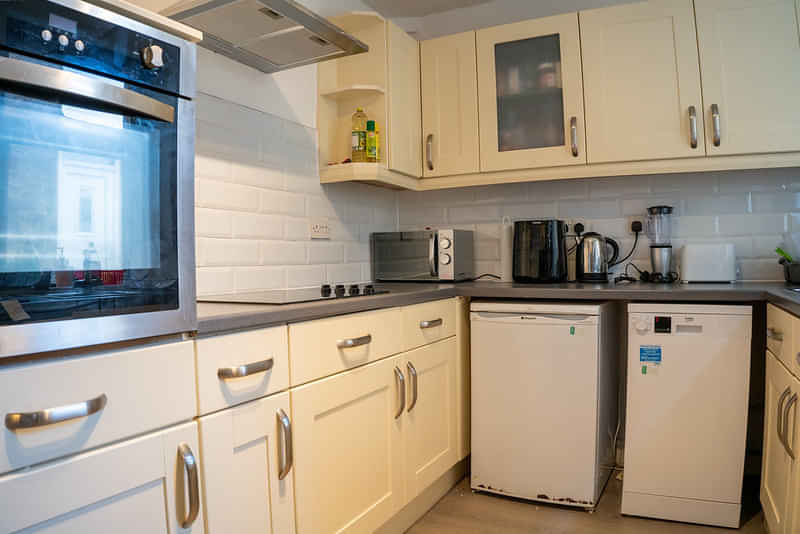 Room in a 3 Bedroom Apartment, Newsham Road, Lancaster, LA1 4DG - Lancaster, England, United Kingdom - Bedroom 2 - Kitchen