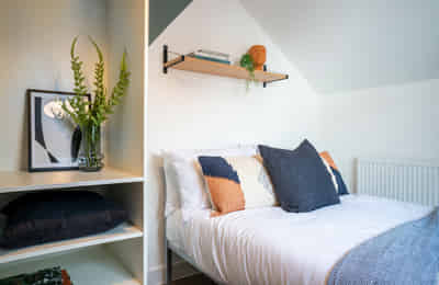 Bedroom 2 - Kitchen?w=400&h=260&fit=crop&q=40&auto=format&trim=auto
