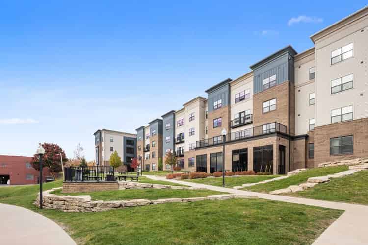 Amenities?w=400&h=260&fit=crop&q=40&auto=format&trim=auto