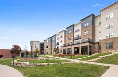 Amenities?w=400&h=260&fit=crop&q=40&auto=format&trim=auto
