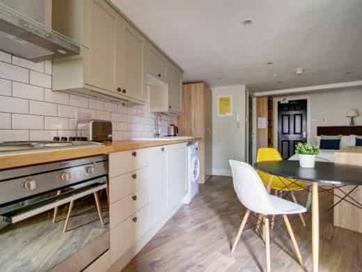 Floor Plan?w=400&h=260&fit=crop&q=40&auto=format&trim=auto