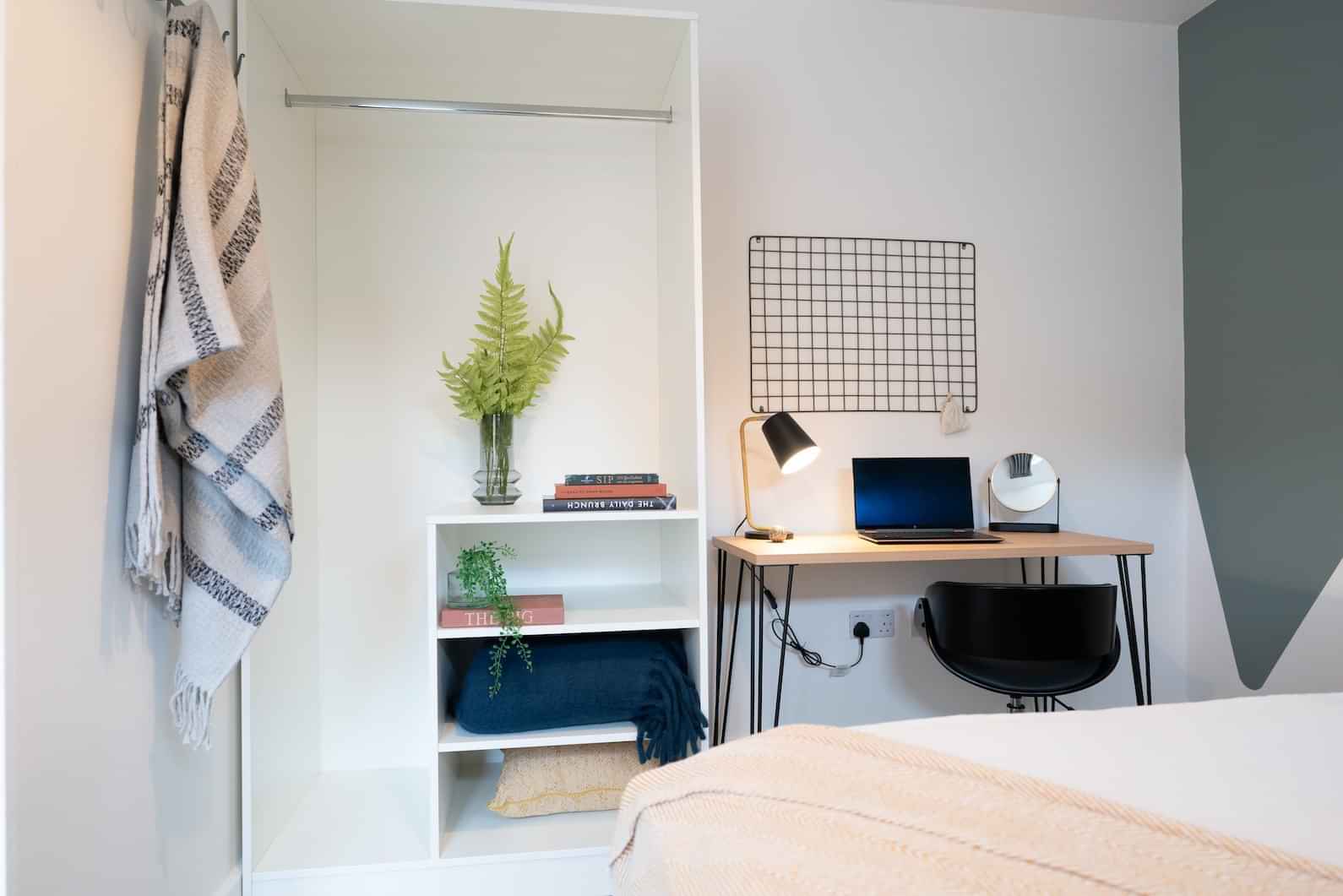 Room in a 4 Bedroom Apartment, Coulston Road, Lancaster, LA1 3AD - Lancaster, England, United Kingdom - Bedroom 1 - Amenities