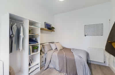 Bedroom 4 - Bathroom?w=400&h=260&fit=crop&q=40&auto=format&trim=auto
