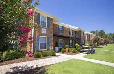 Amenities?w=400&h=260&fit=crop&q=40&auto=format&trim=auto