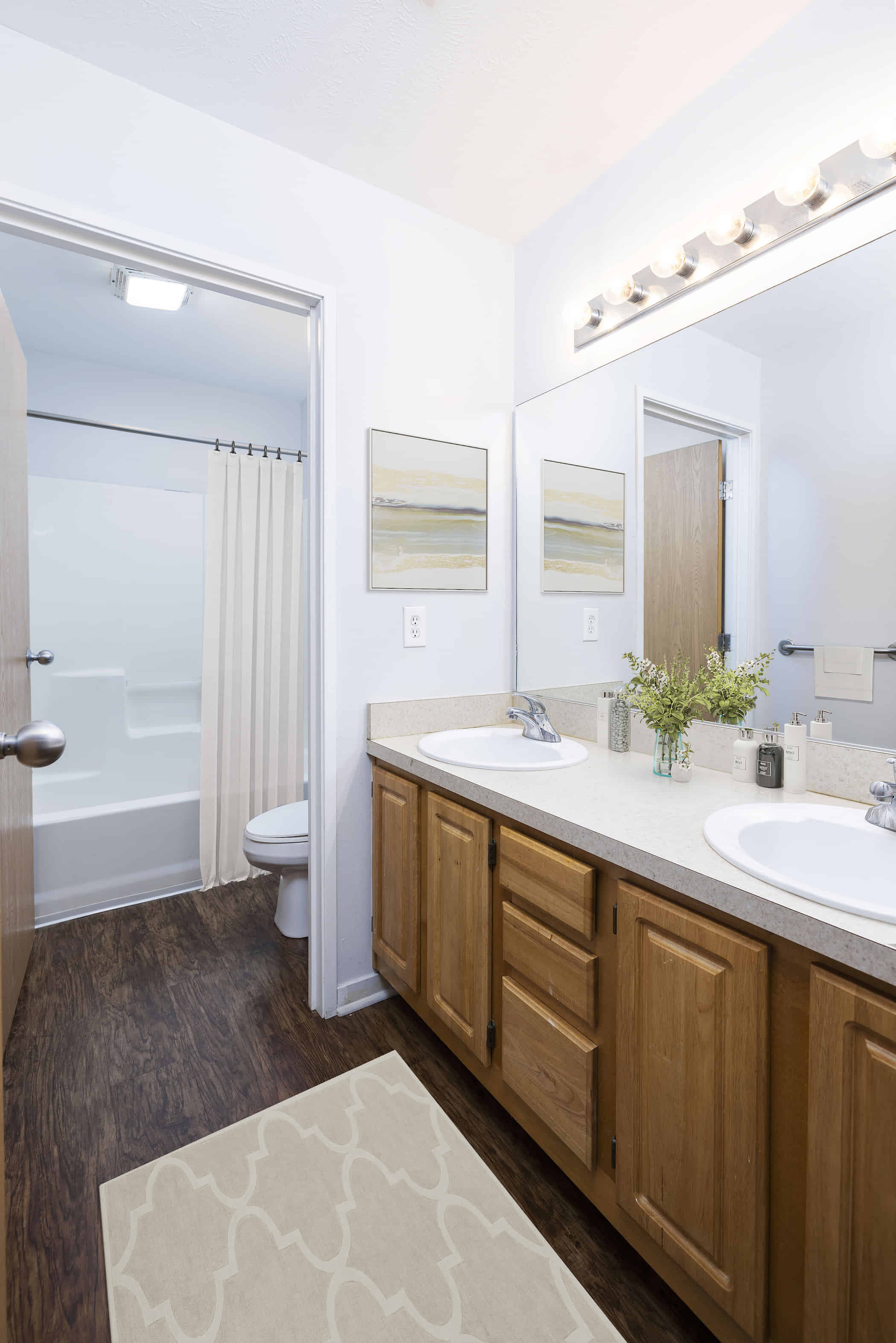 The Tate On Howard, Kalamazoo - Kalamazoo, Michigan, United States - Bathroom