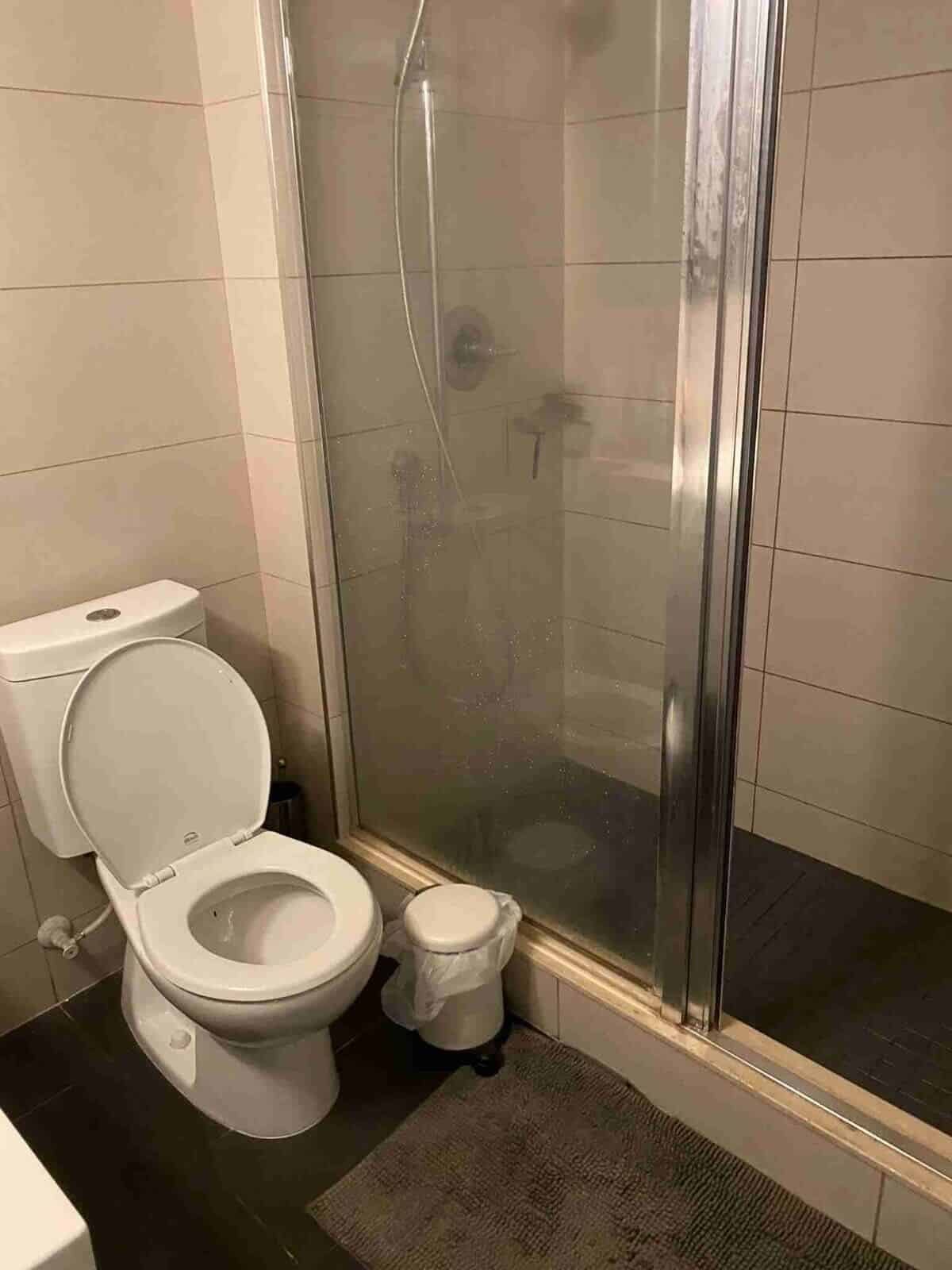 Kitchen?w=400&h=260&fit=crop&q=40&auto=format&trim=auto