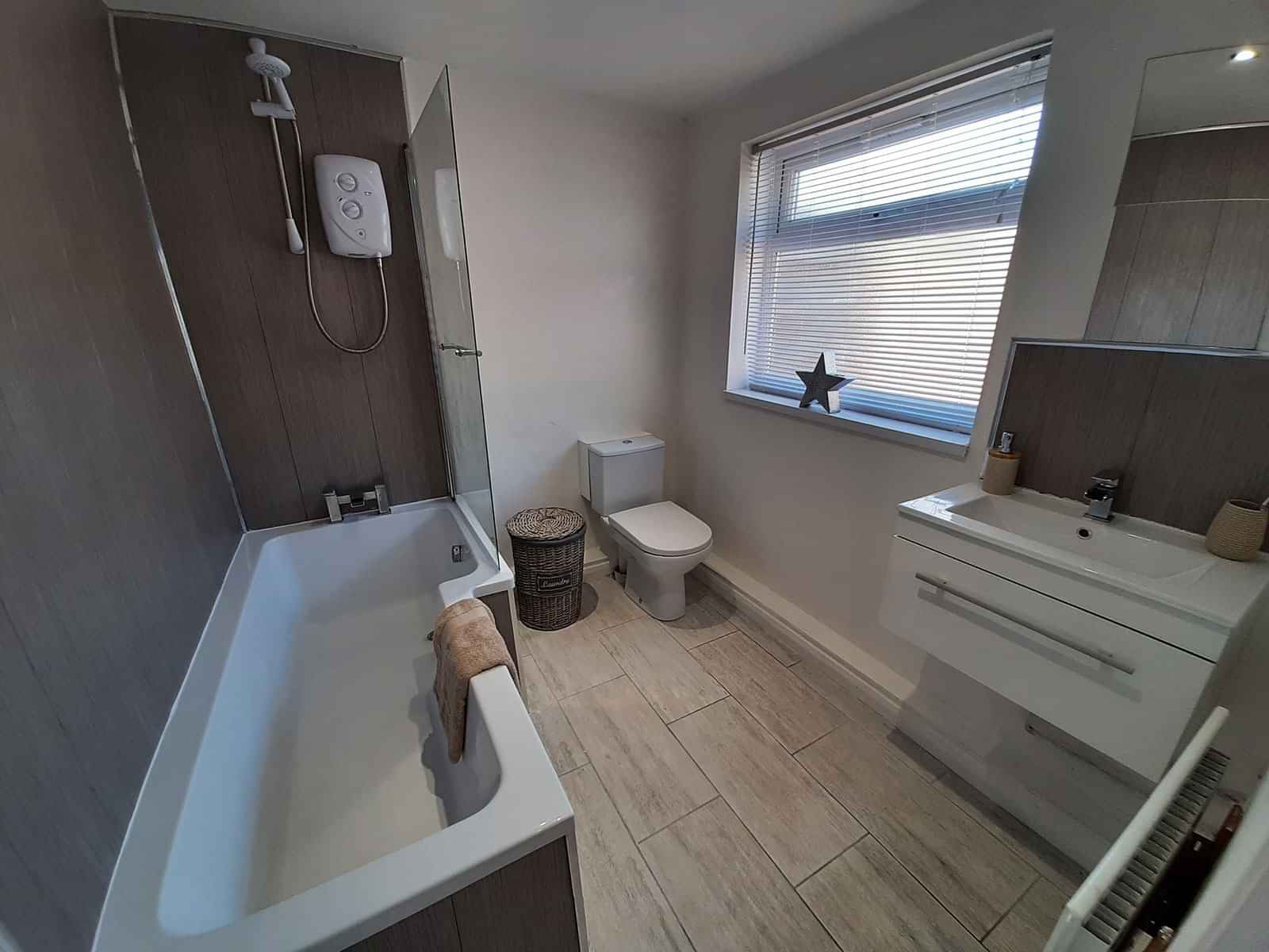 Room in a 2 Bedroom Apartment, 126 Portman Street, Middlesbrough - Middlesbrough, England, United Kingdom - Bedroom 1 - Bathroom