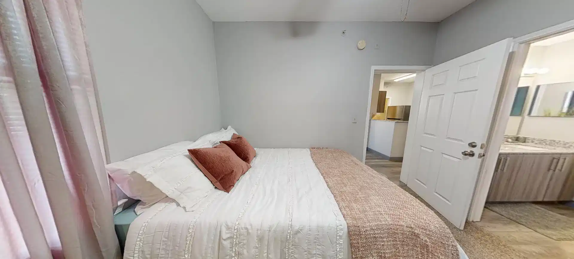Private Room - Private Bath (4 Bed - 2 Bath)