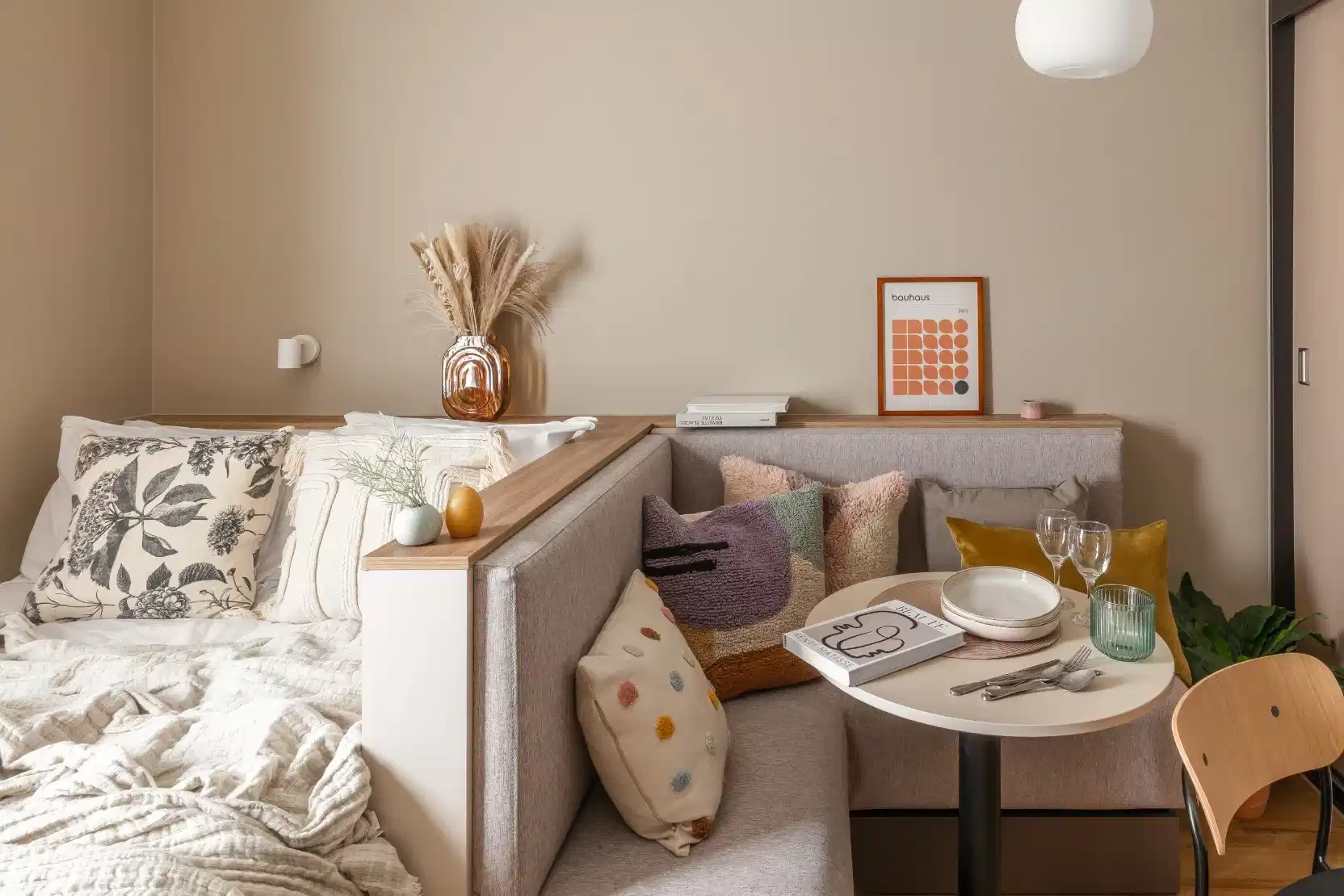 Exterior?w=400&h=260&fit=crop&q=40&auto=format&trim=auto