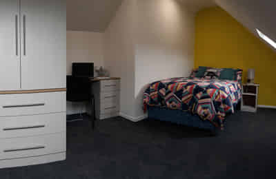 Bedroom 1 - Bathroom?w=400&h=260&fit=crop&q=40&auto=format&trim=auto