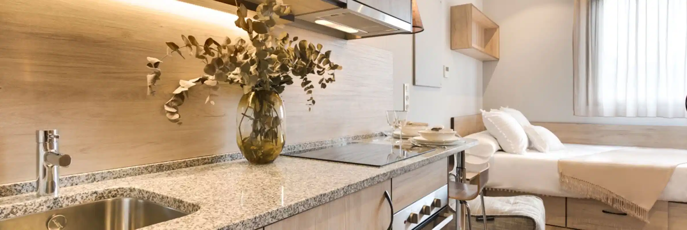 Common Area?w=400&h=260&fit=crop&q=40&auto=format&trim=auto