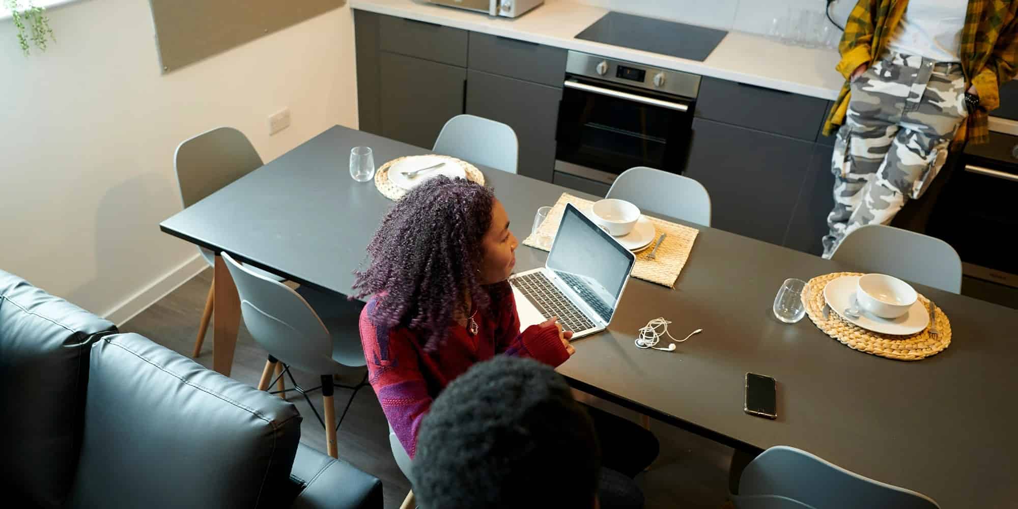 Amenities?w=400&h=260&fit=crop&q=40&auto=format&trim=auto