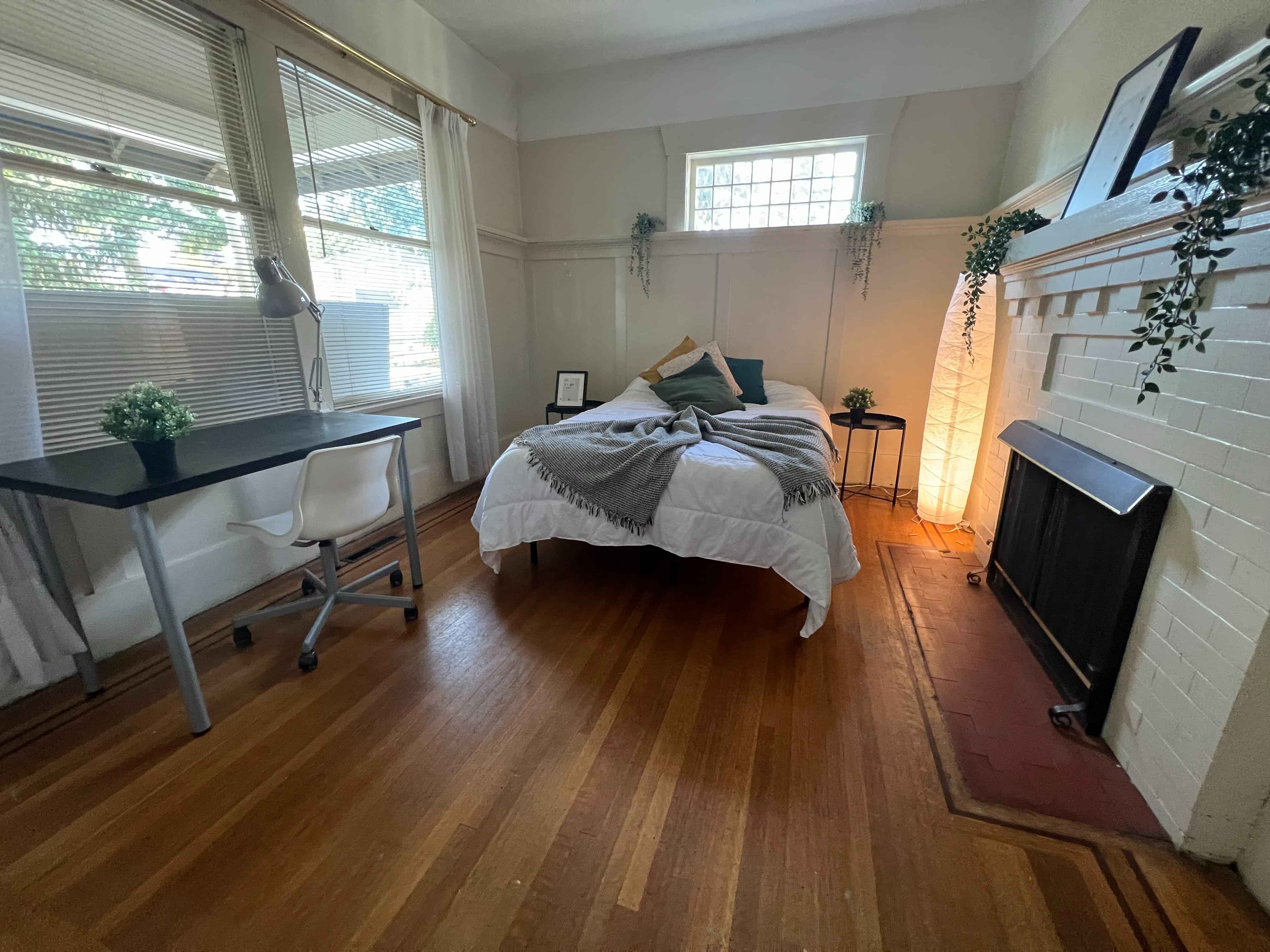 5570 Balaclava St, Vancouver - Vancouver, Canada - Dali Room - Bedroom