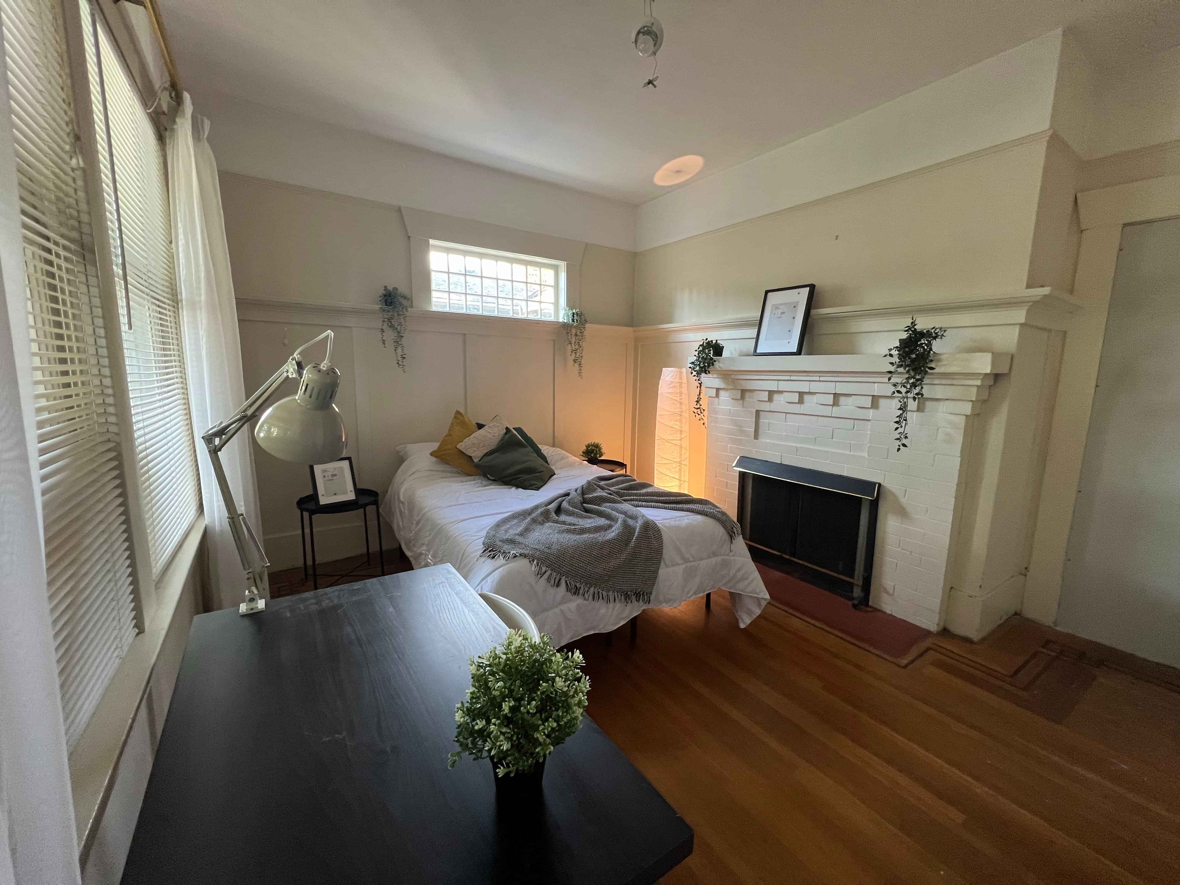 5570 Balaclava St, Vancouver - Vancouver, Canada - Dali Room - Bedroom