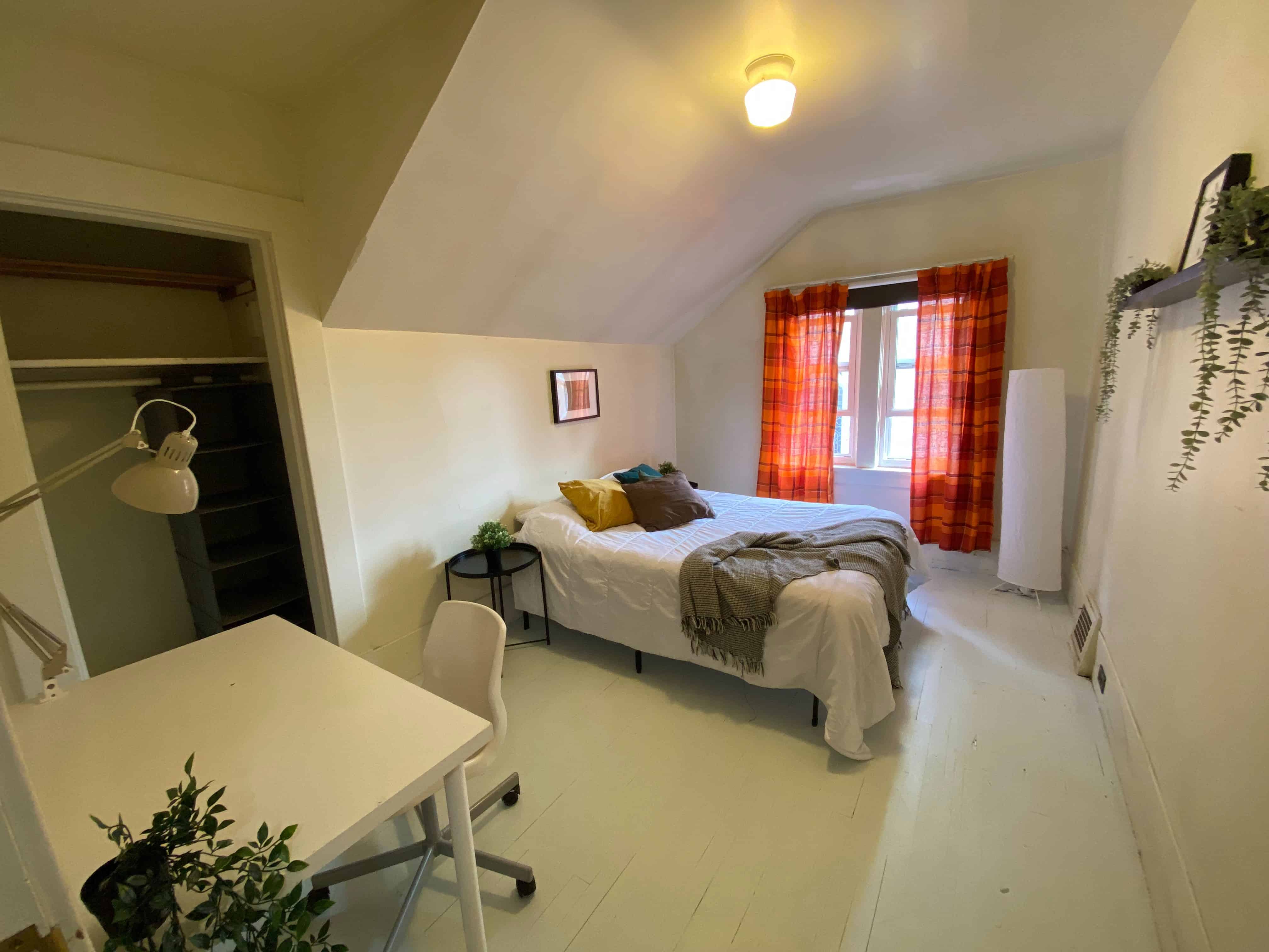 Dali Room - Bedroom?w=400&h=260&fit=crop&q=40&auto=format&trim=auto