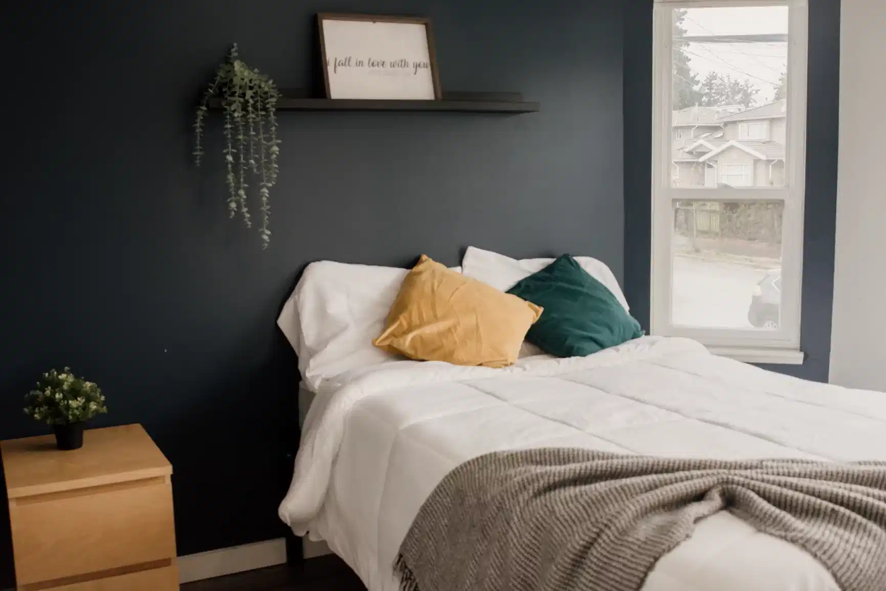 Bathroom?w=400&h=260&fit=crop&q=40&auto=format&trim=auto