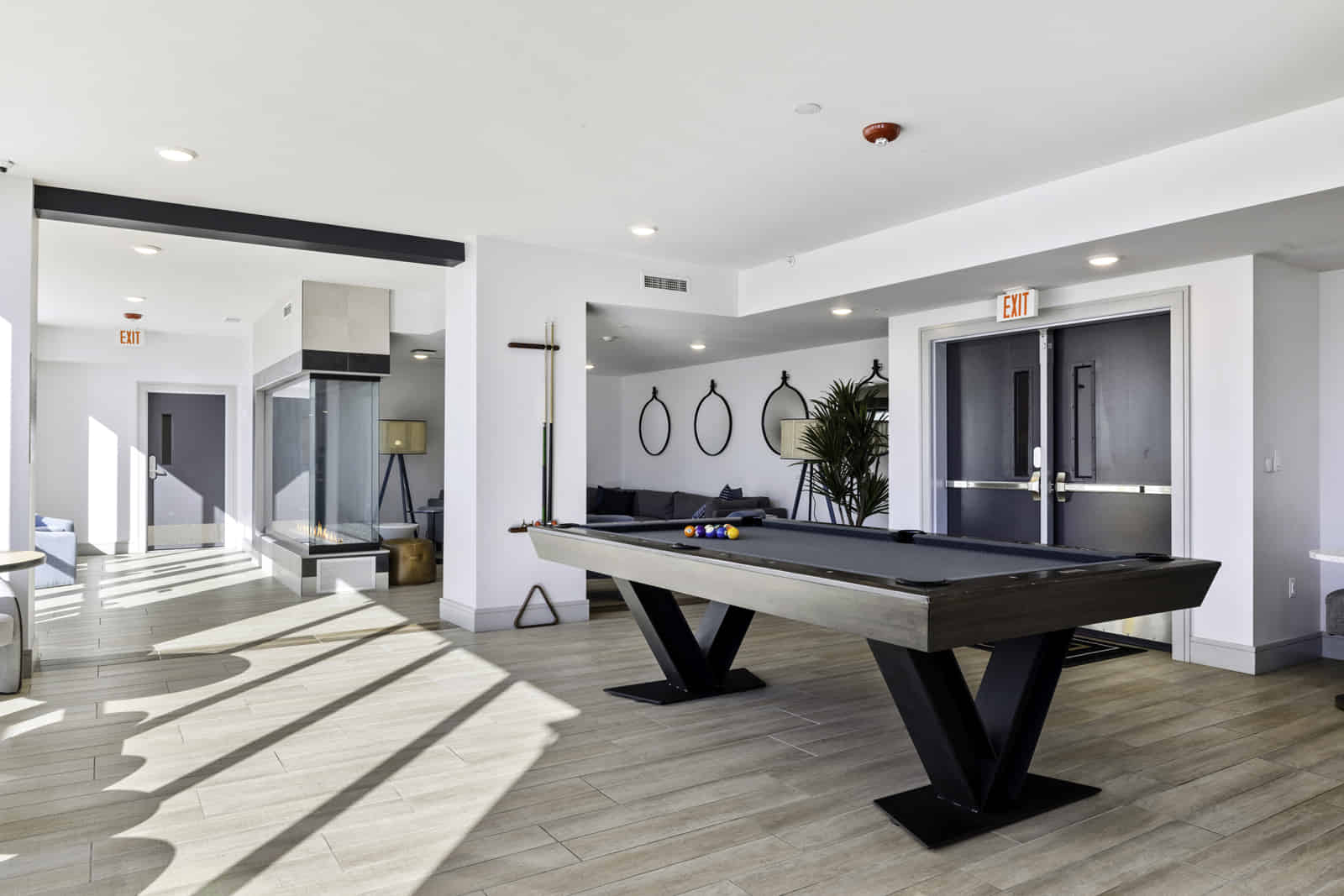 Amenities?w=400&h=260&fit=crop&q=40&auto=format&trim=auto