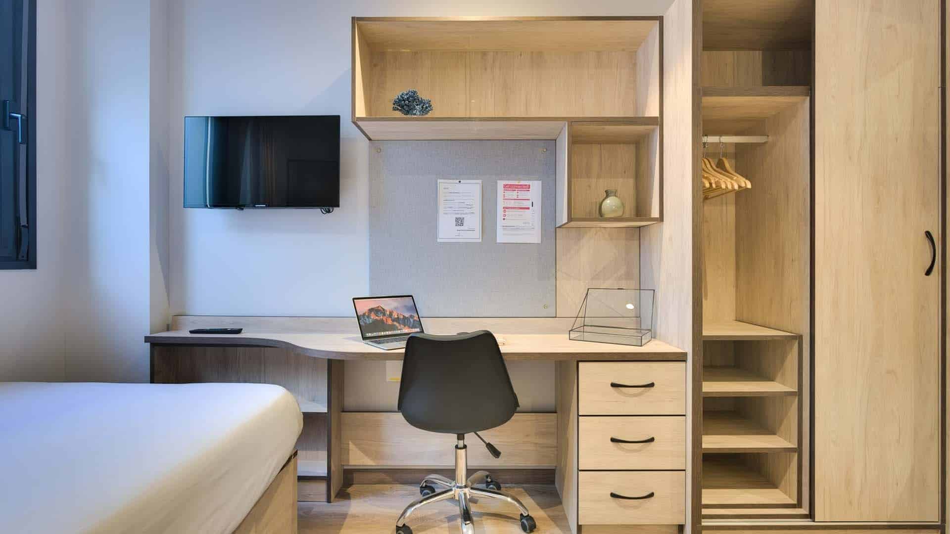 Common Area?w=400&h=260&fit=crop&q=40&auto=format&trim=auto