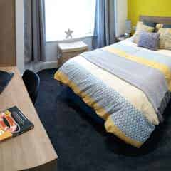 Bedroom 2 - Bathroom?w=400&h=260&fit=crop&q=40&auto=format&trim=auto