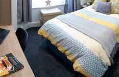 5 Bedrooms - Bedroom?w=400&h=260&fit=crop&q=40&auto=format&trim=auto