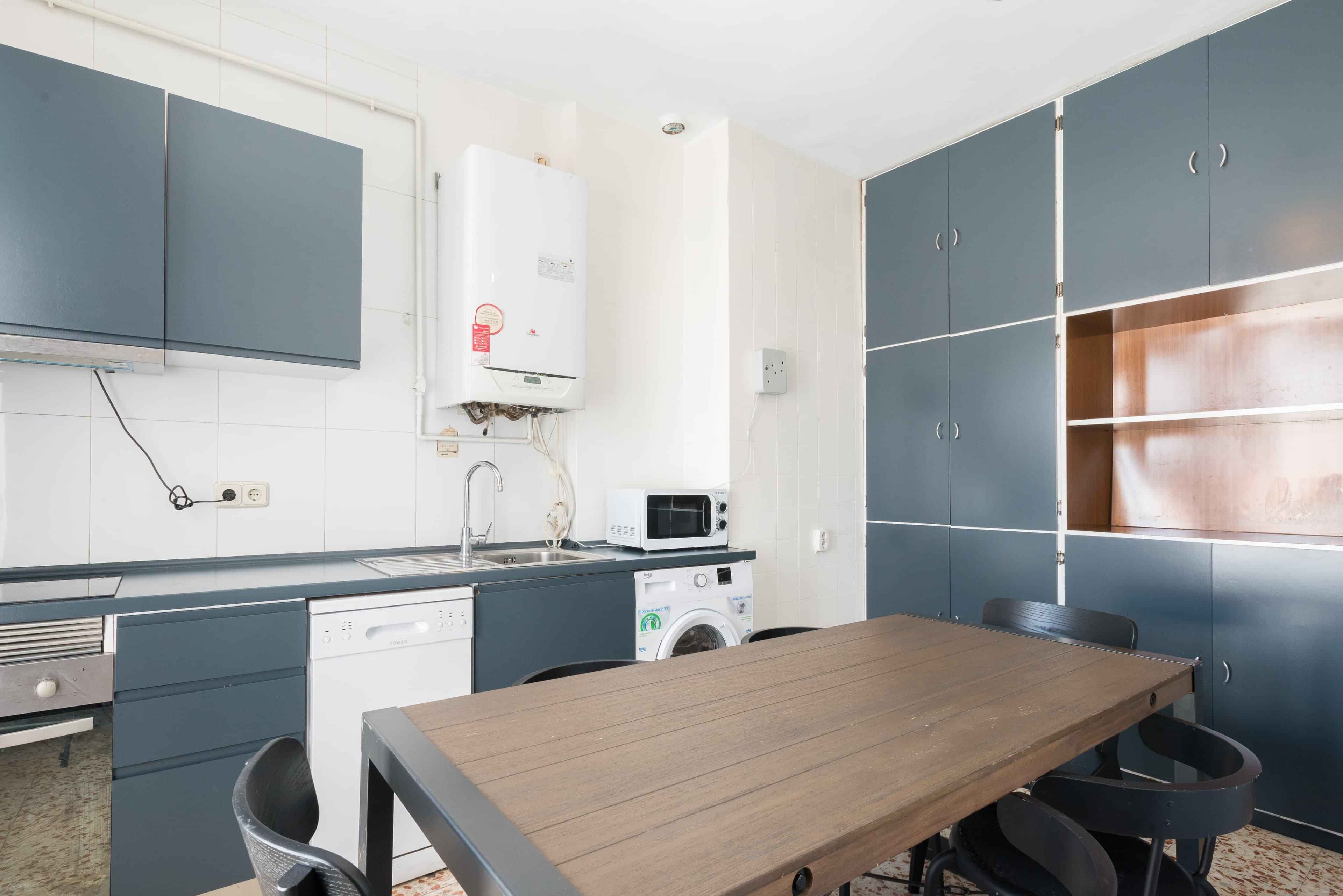 Calle Magdalena 8 5º Der, Madrid - Madrid, Spain - Kitchen