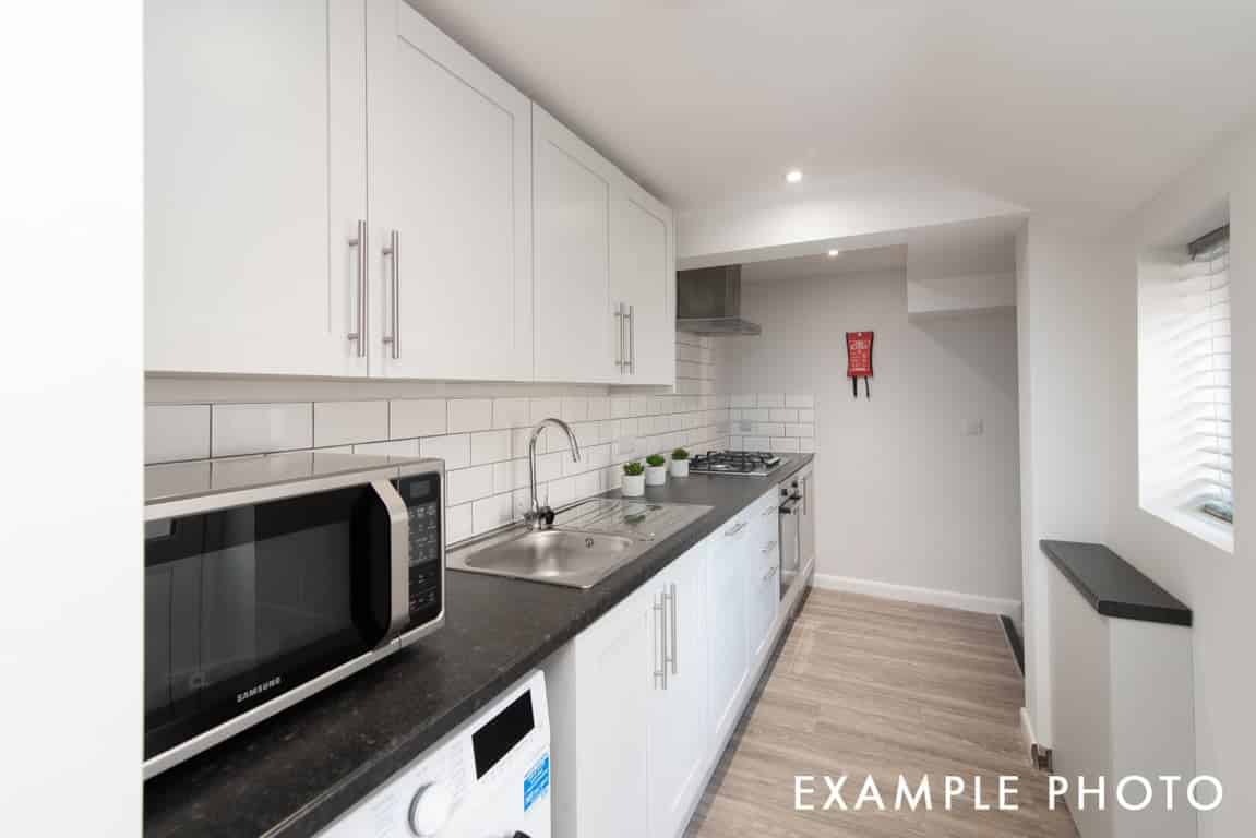 Common Area?w=400&h=260&fit=crop&q=40&auto=format&trim=auto