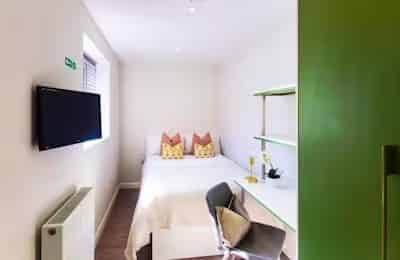 Amenities?w=400&h=260&fit=crop&q=40&auto=format&trim=auto