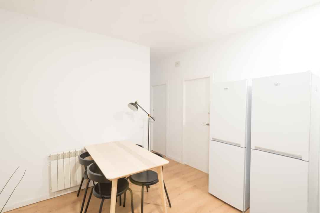 Plaza Tirso De Molina-Habyt, Madrid - Madrid, Spain - Kitchen