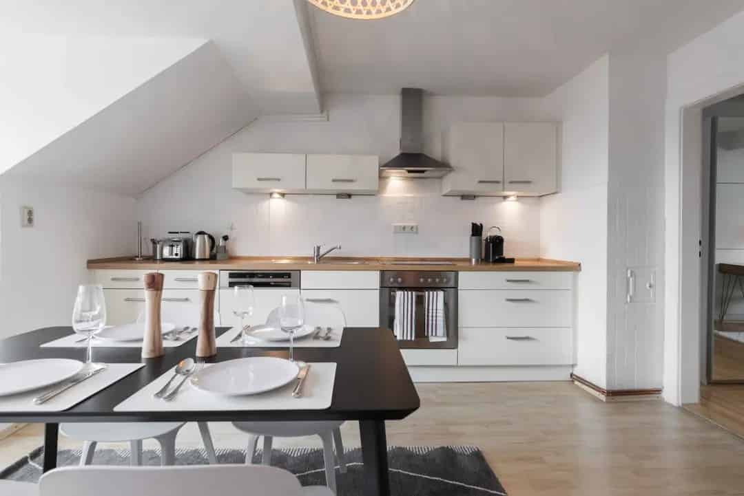 Exterior?w=400&h=260&fit=crop&q=40&auto=format&trim=auto