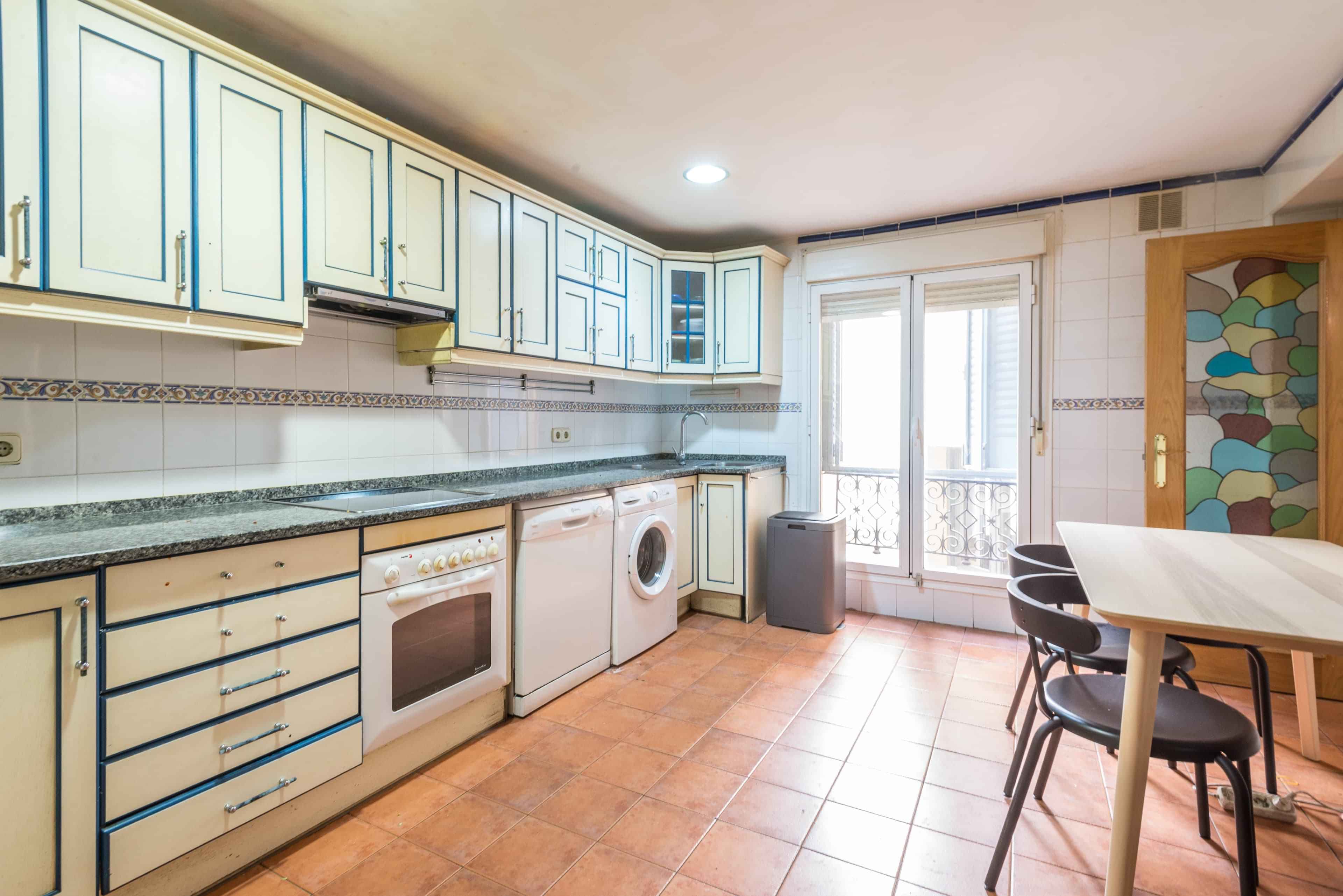 Kitchen?w=400&h=260&fit=crop&q=40&auto=format&trim=auto