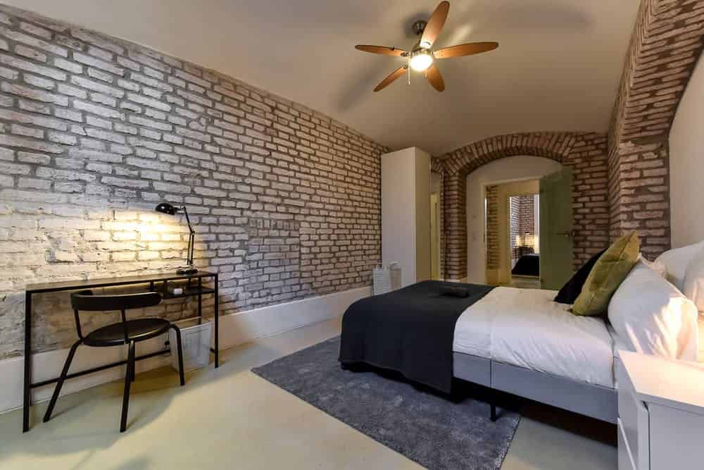 Kitchen?w=400&h=260&fit=crop&q=40&auto=format&trim=auto