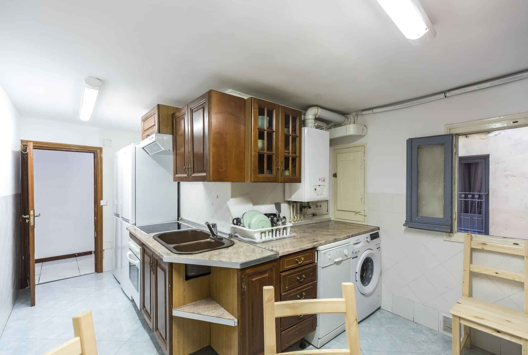 Calle Colegiata 13 1º Der, Madrid - Madrid, Spain - Kitchen