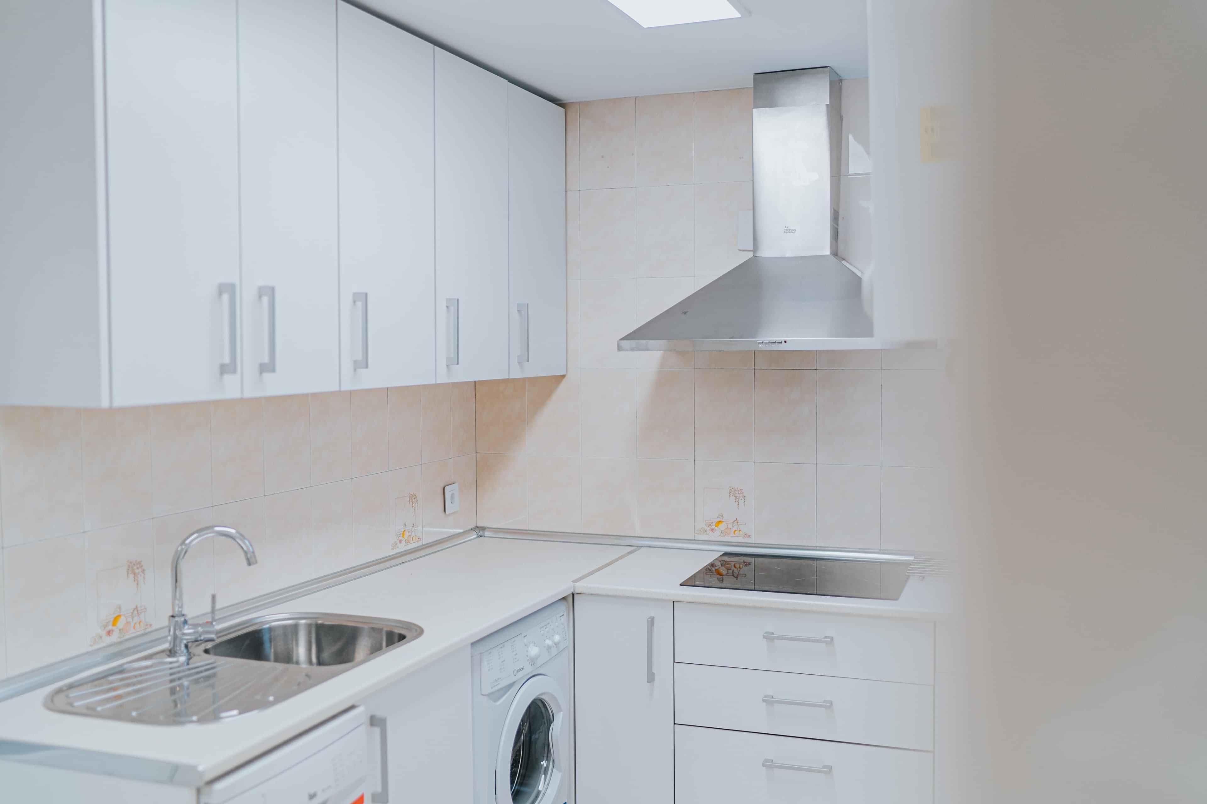 Paseo De La Virgen Del Puerto 13, Madrid - Madrid, Spain - Kitchen