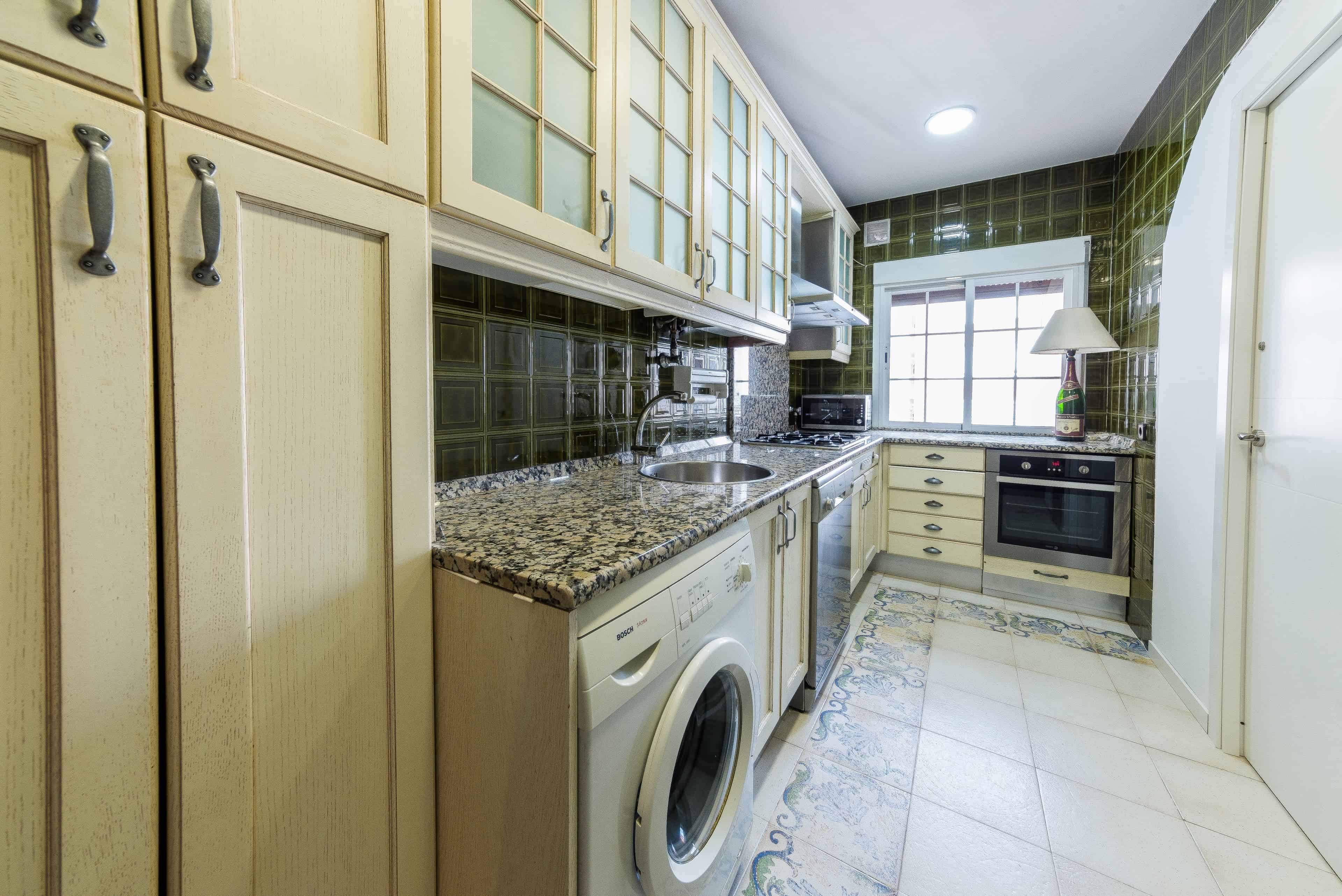 Common Area?w=400&h=260&fit=crop&q=40&auto=format&trim=auto