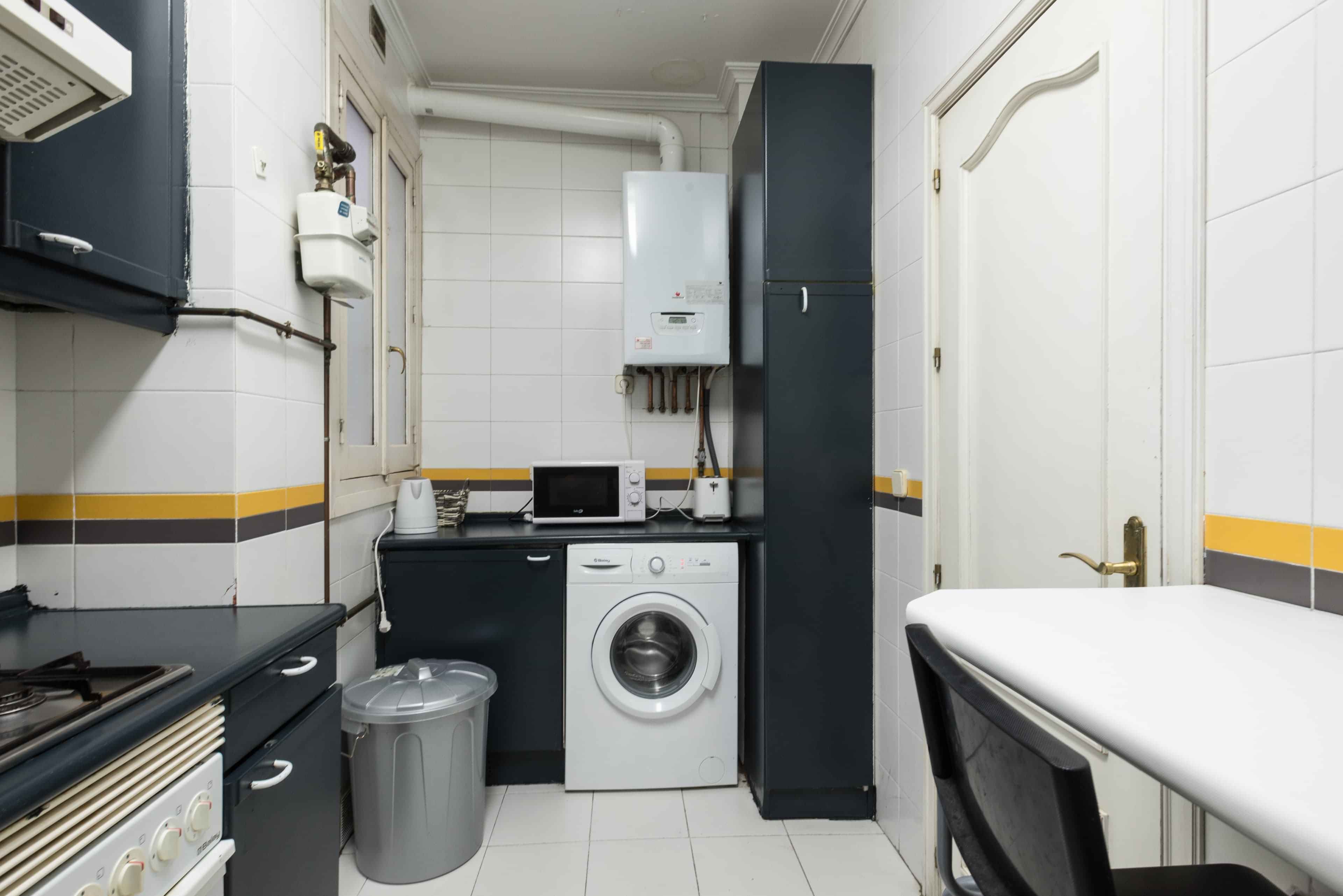 Plaza Isabel II 8 2°A, Madrid - Madrid, Spain - Kitchen