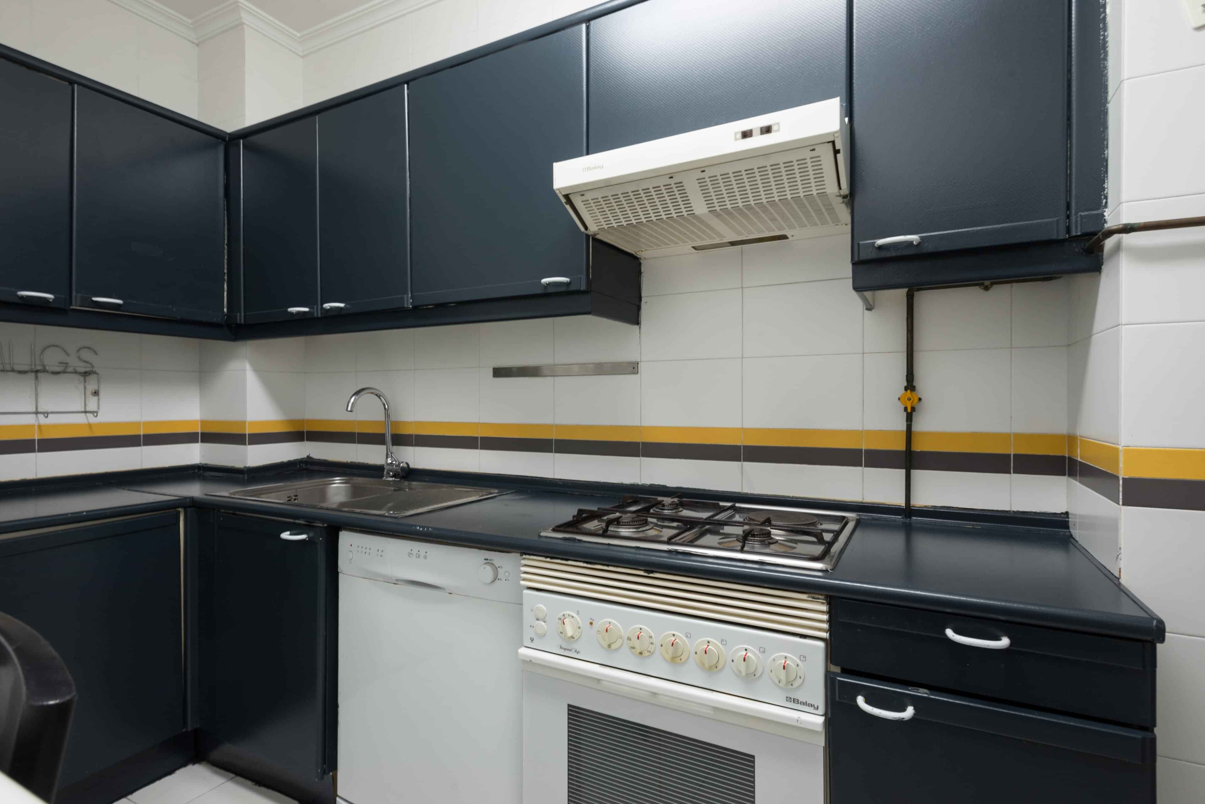 Plaza Isabel II 8 2°A, Madrid - Madrid, Spain - Kitchen