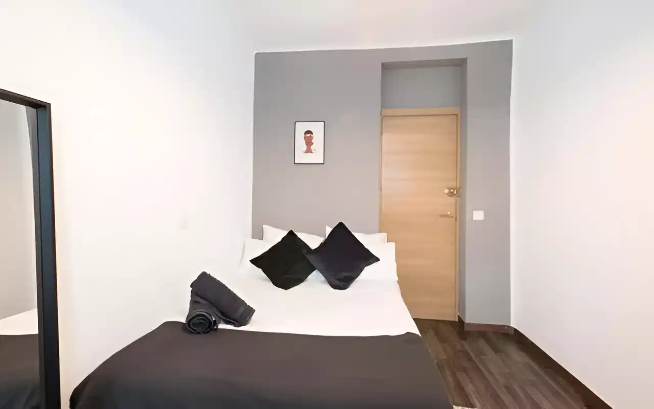 Calle Caños Del Peral 6 5 Der, Madrid - Madrid, Spain - Bedroom