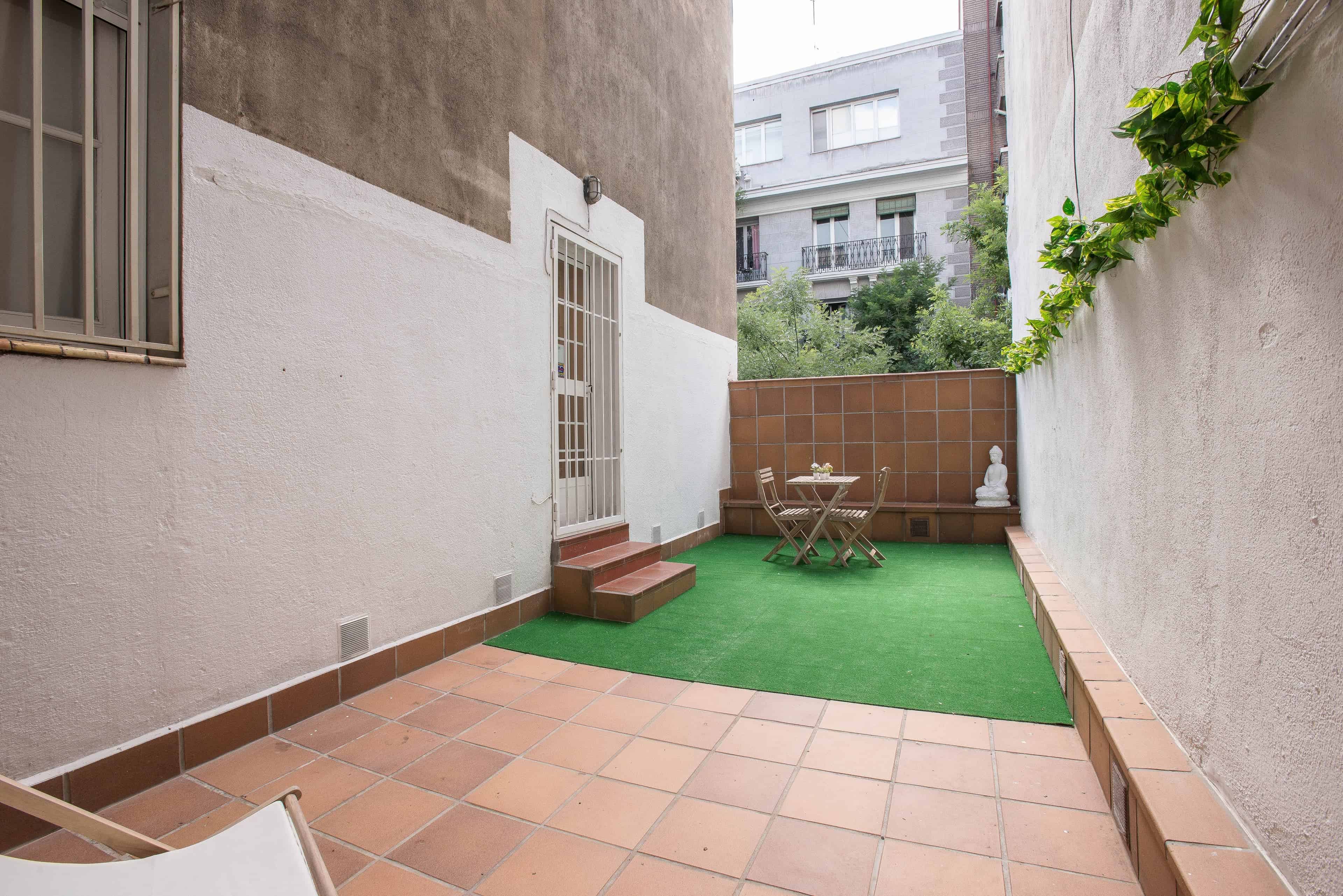 Common Area?w=400&h=260&fit=crop&q=40&auto=format&trim=auto