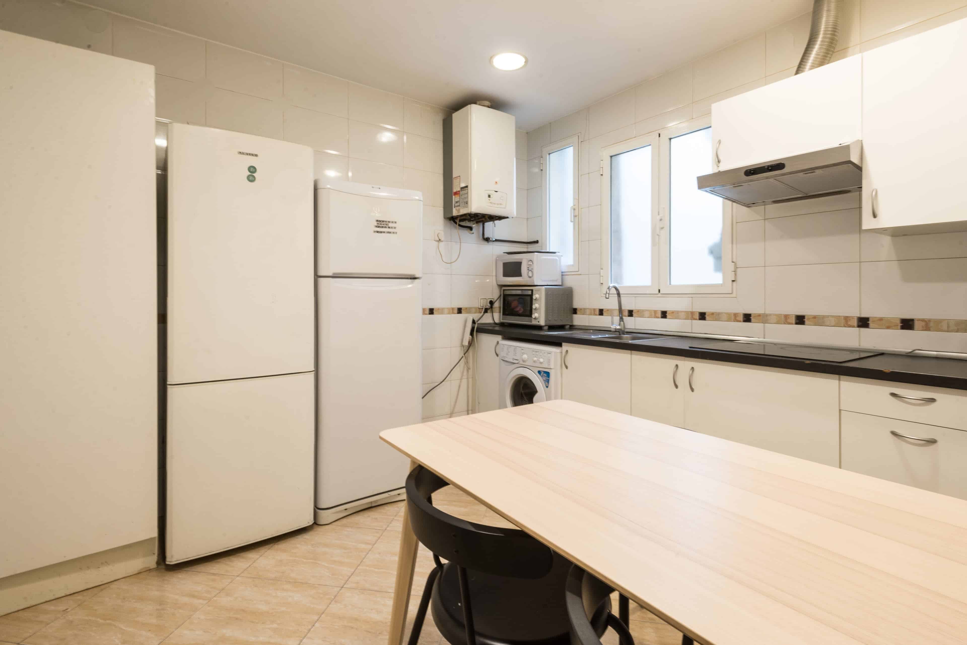 Common Area?w=400&h=260&fit=crop&q=40&auto=format&trim=auto