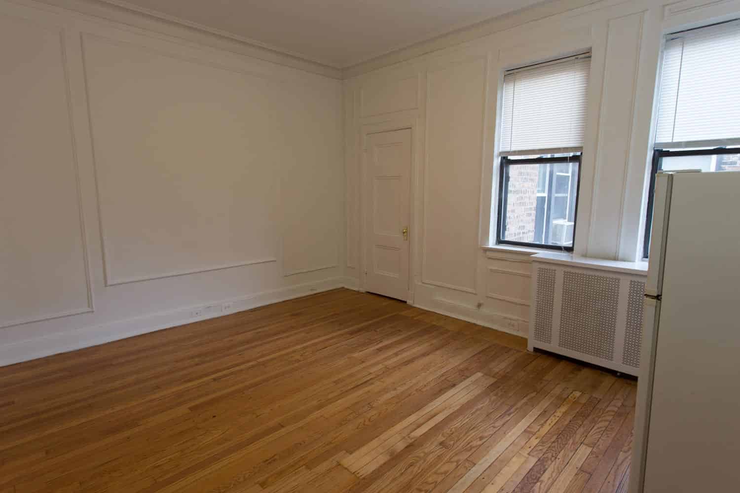 Exterior?w=400&h=260&fit=crop&q=40&auto=format&trim=auto