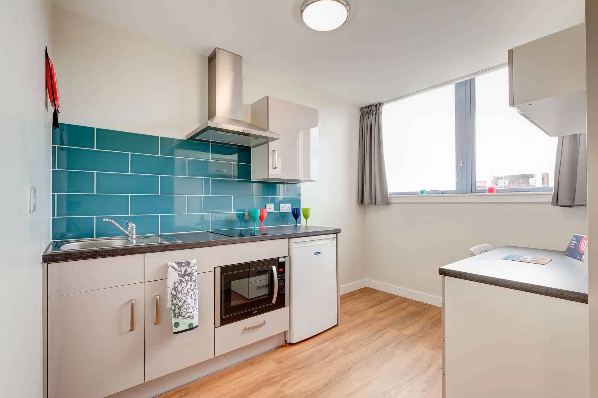 Common Area?w=400&h=260&fit=crop&q=40&auto=format&trim=auto