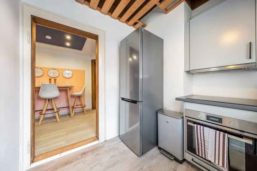 Common Area?w=400&h=260&fit=crop&q=40&auto=format&trim=auto