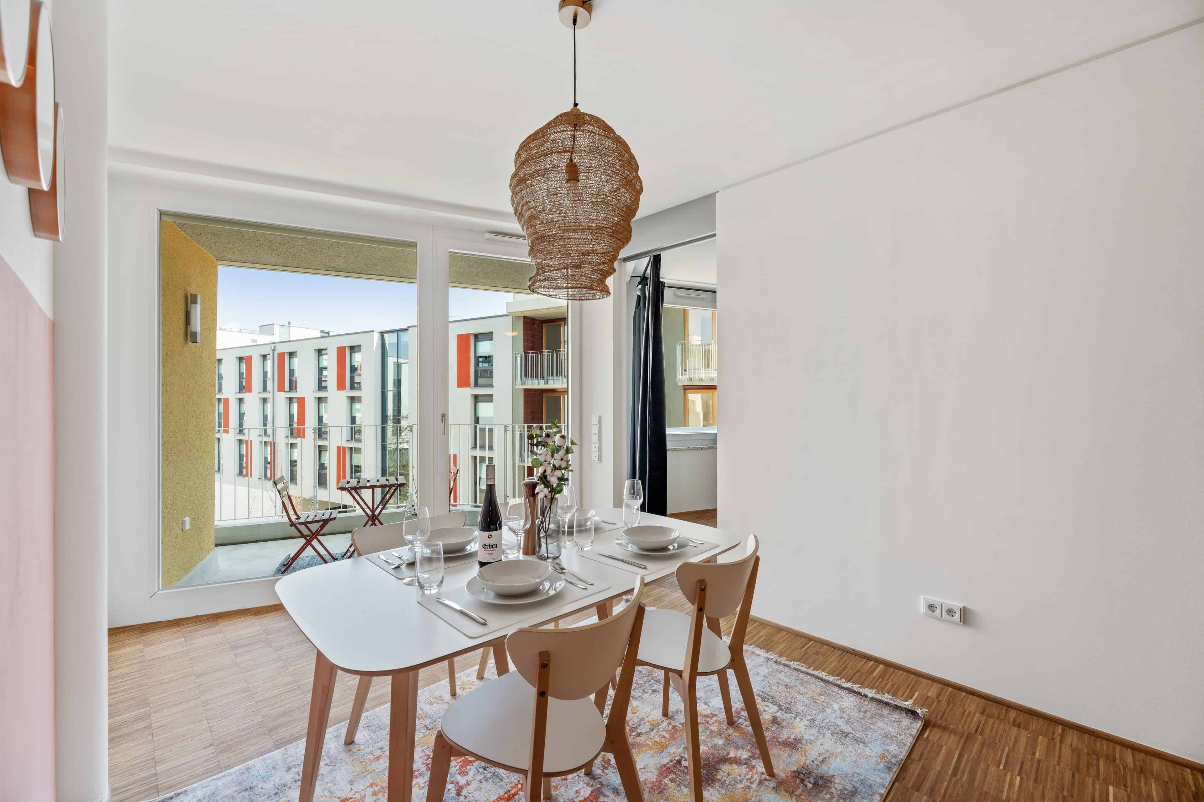 Common Area?w=400&h=260&fit=crop&q=40&auto=format&trim=auto